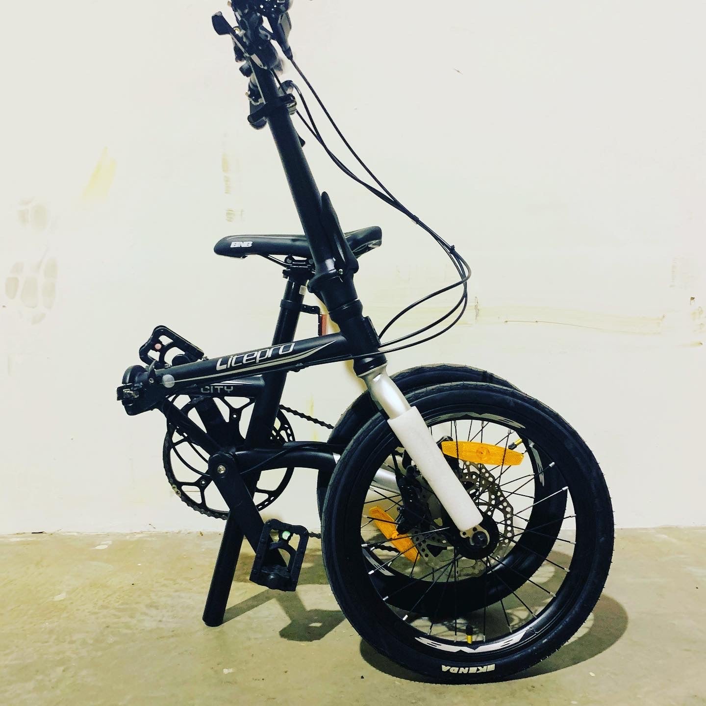 16 INCH LITEPRO FOLDING BICYCLE  9-SPEED DISC BRAKE ( WEIGHS ONLY 11.5 KG )(Free Installation With Purchase)